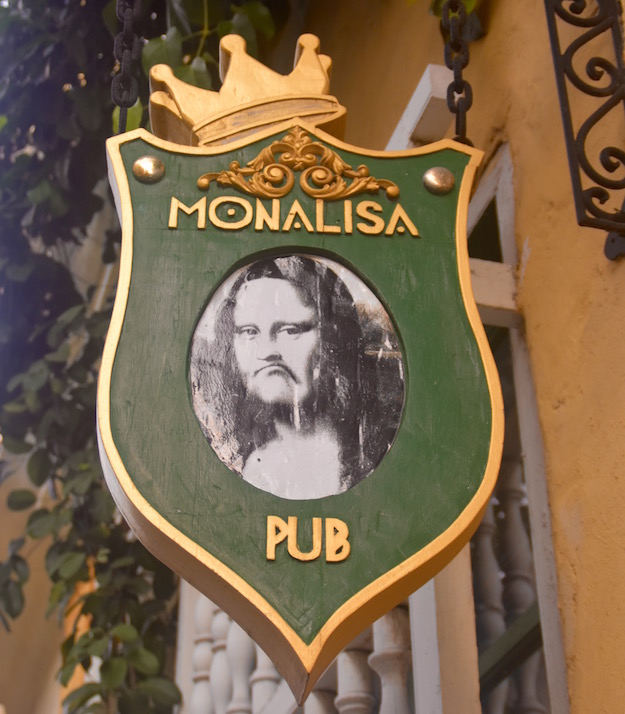 Mona Lisa Pub sign Cartagena