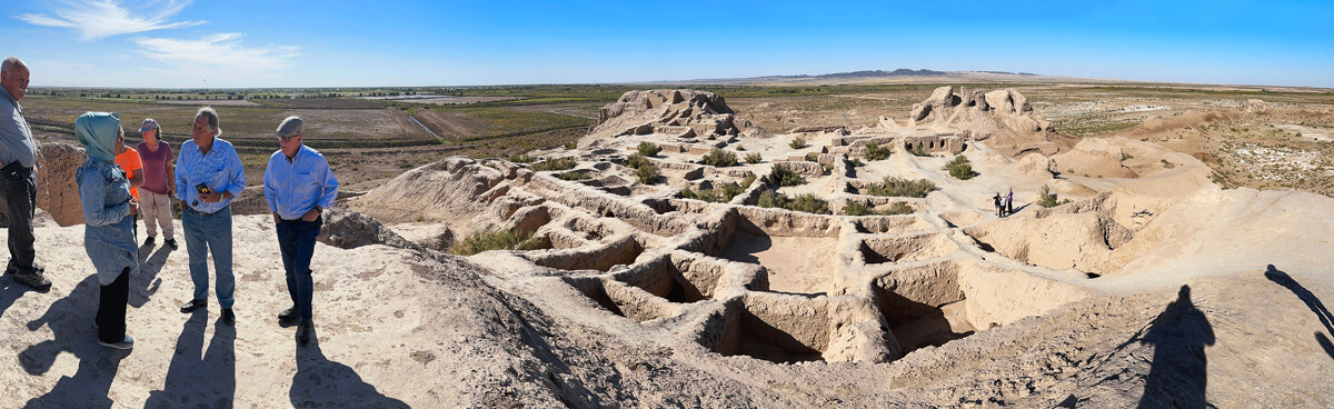 Group at Toprak-Kala. Photo by Ken Powell.