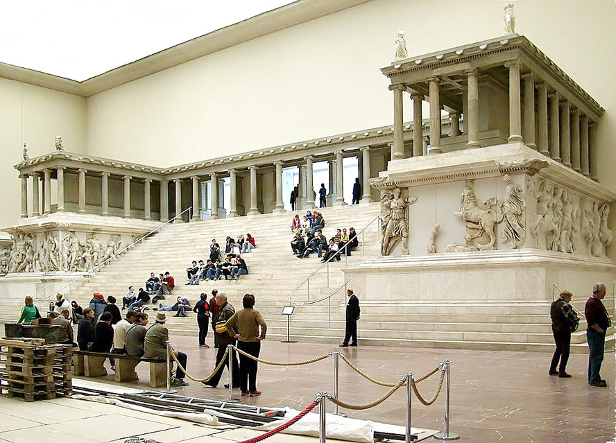 The Altar of Zeus. Pergamon – Visiting Turkey’s Roman Stronghold.