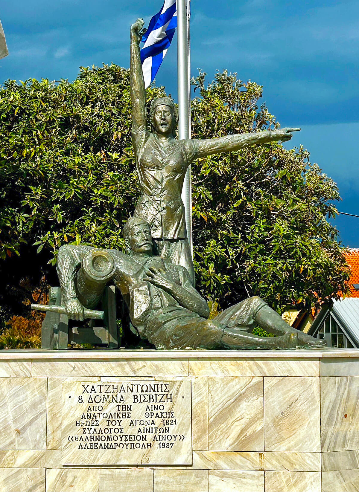 Monument to Domna and Antonis Vizvizi