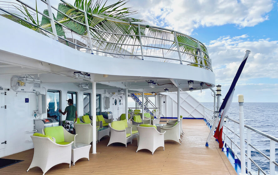 Outdoor Lounge Area Deck 6