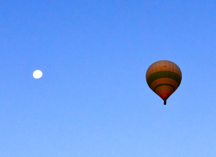 Moon & Balloon