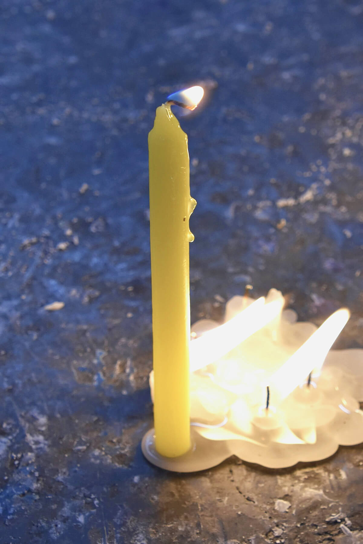 Yellow Candle &ndash; Pray for Mone