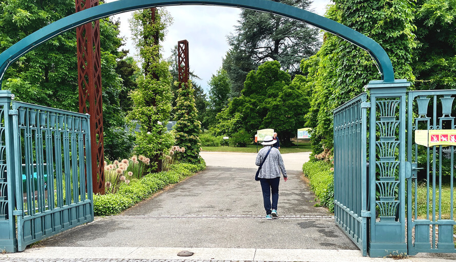 Entering the Botanical Gardens