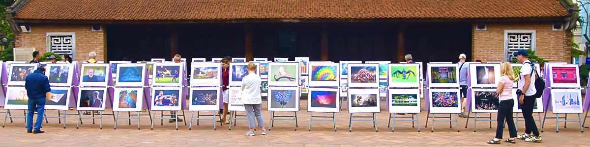Admiring Photos in the Temple of Literature