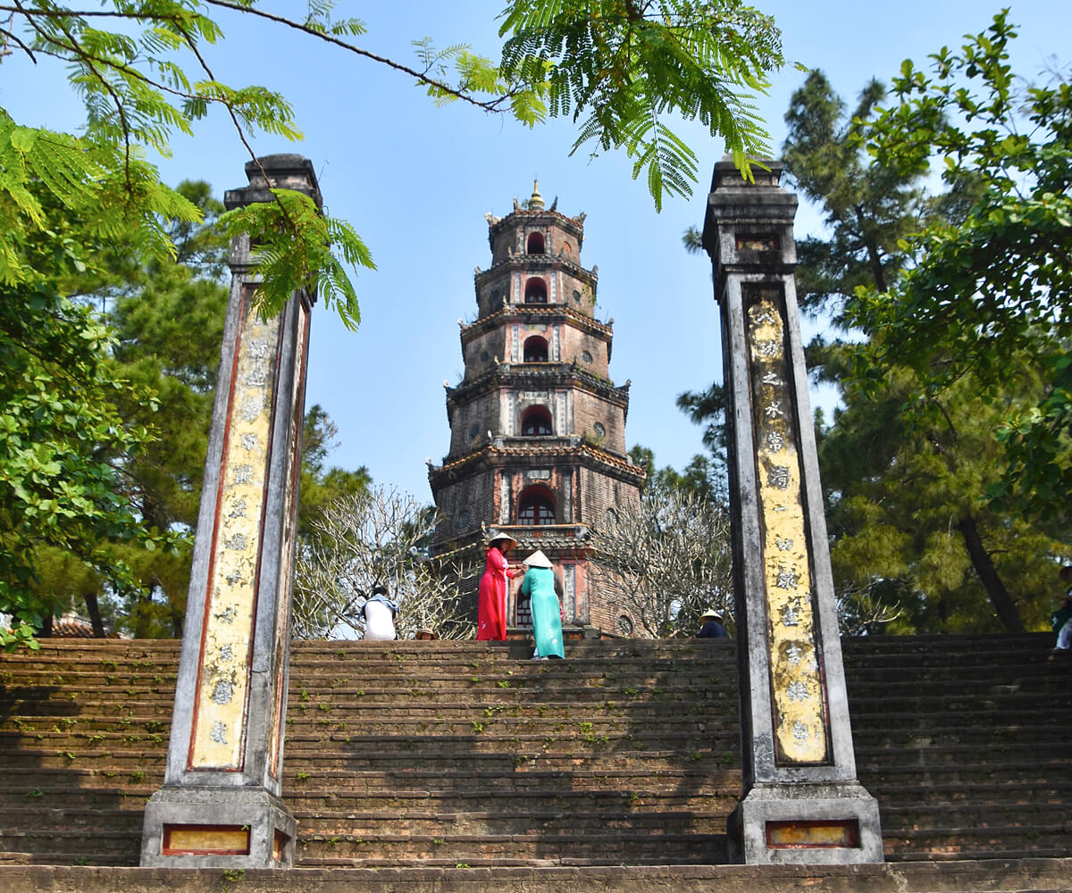 The Perfume Pagoda