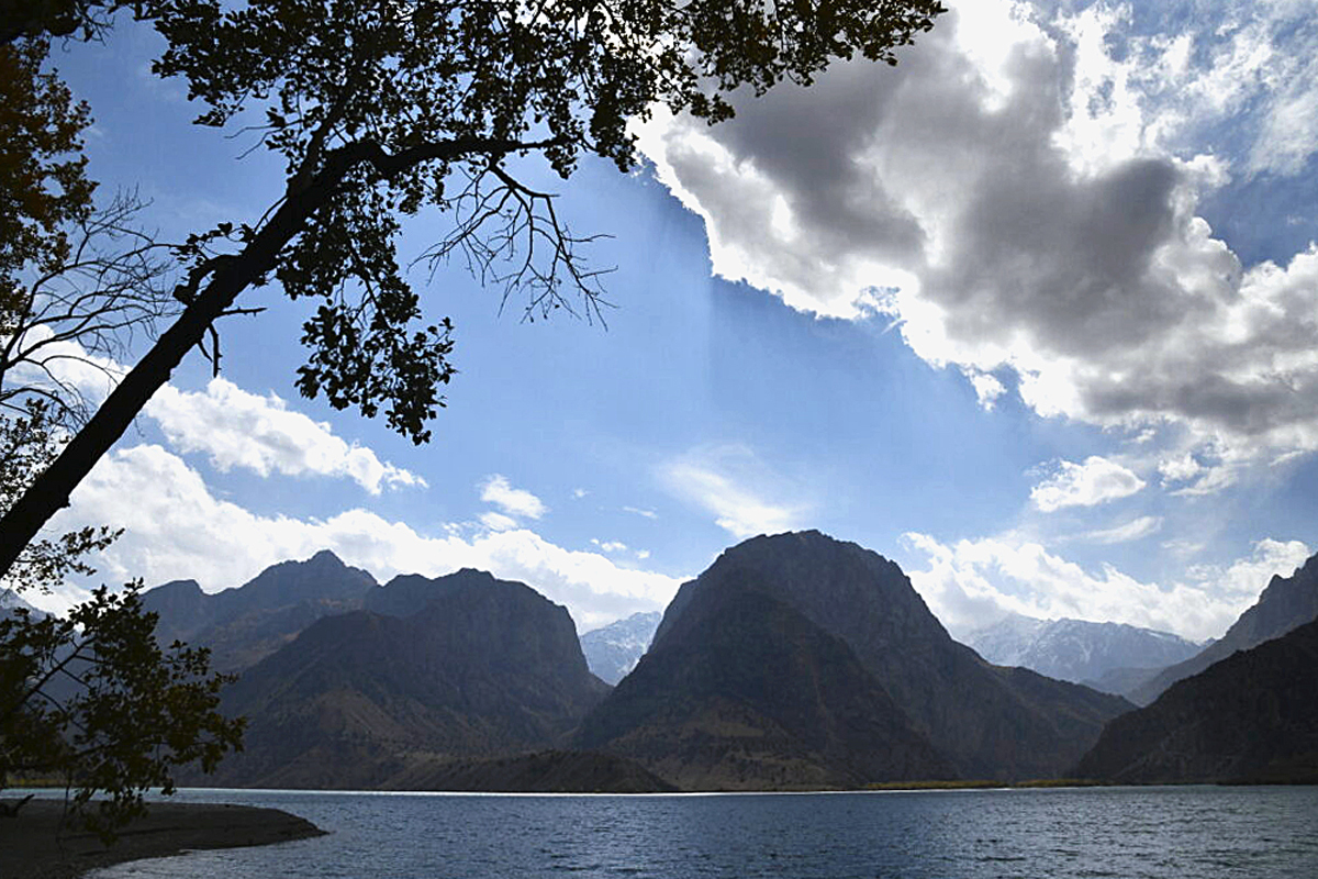 Sea/Lake. Photo by Ken Powell.