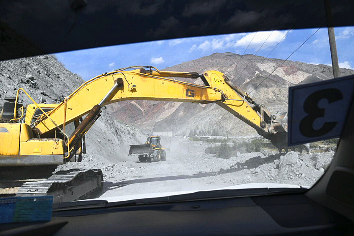 Front-end Loader. Photo by Ken Powell.
