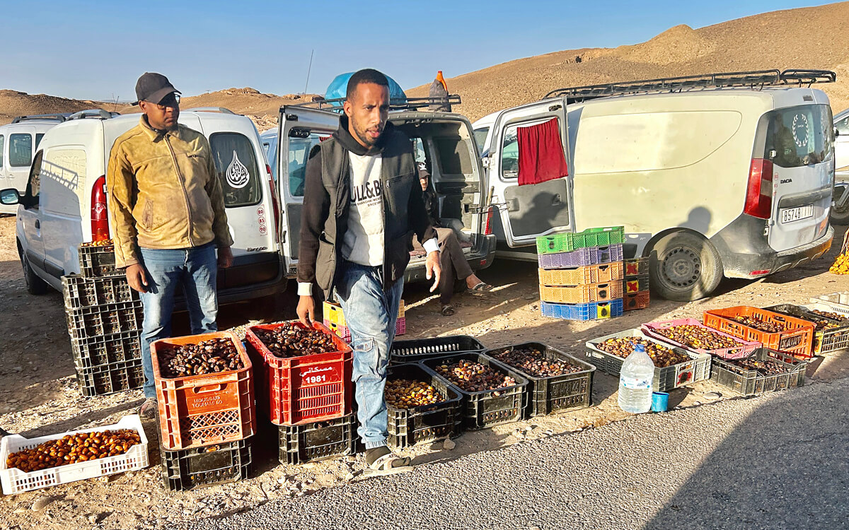Date Market outside Rissan