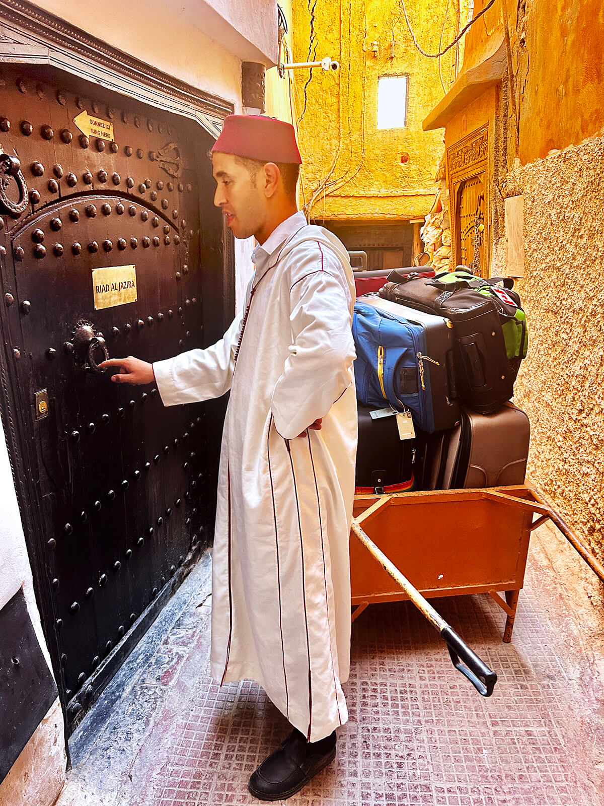 Knocking on the Door, Riad Al Jazira