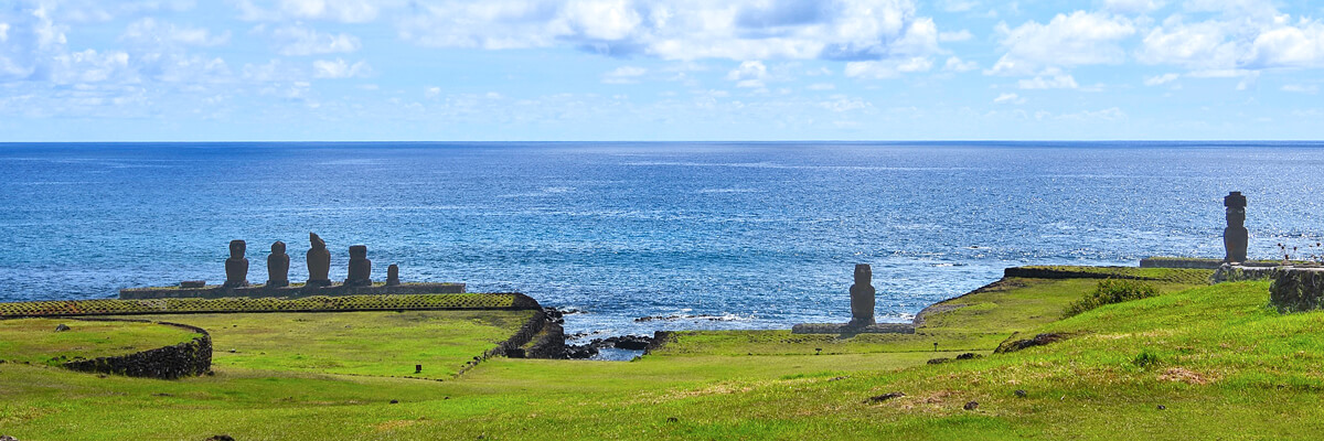 Approaching Ahu Tahai