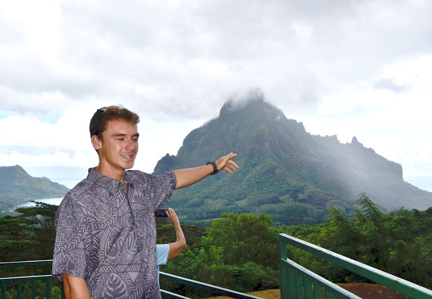 Tohi Explains the Legend of the Two Bays