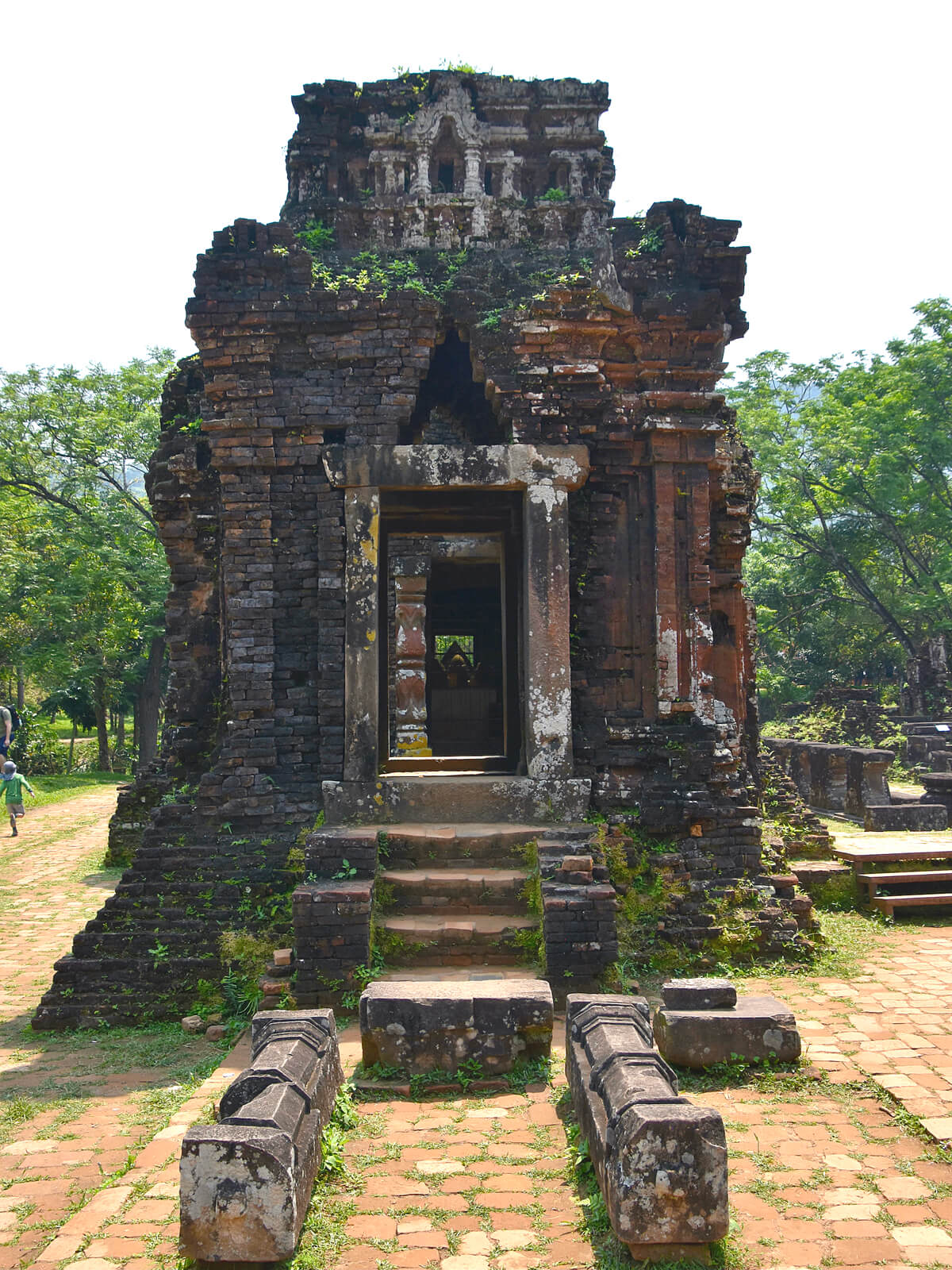 Temple B5