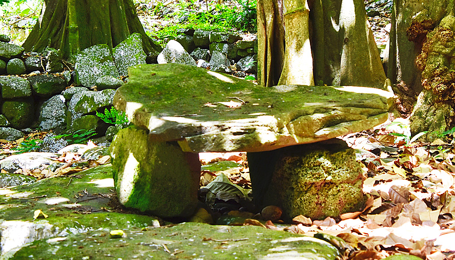 Nuku Hiva Dolmen at Kamuihei