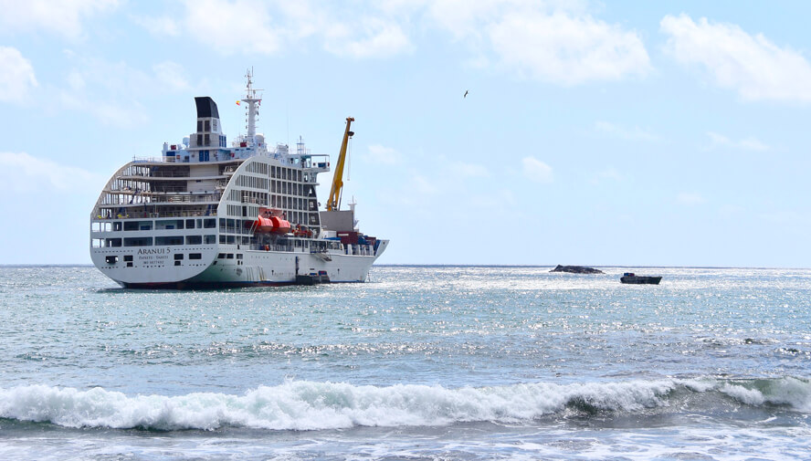 Aranui off Puamau Beach