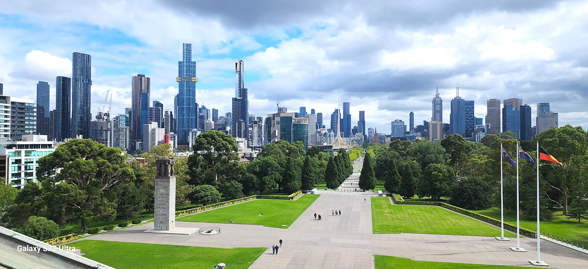 Melbourne from the Shrine of Remembrance