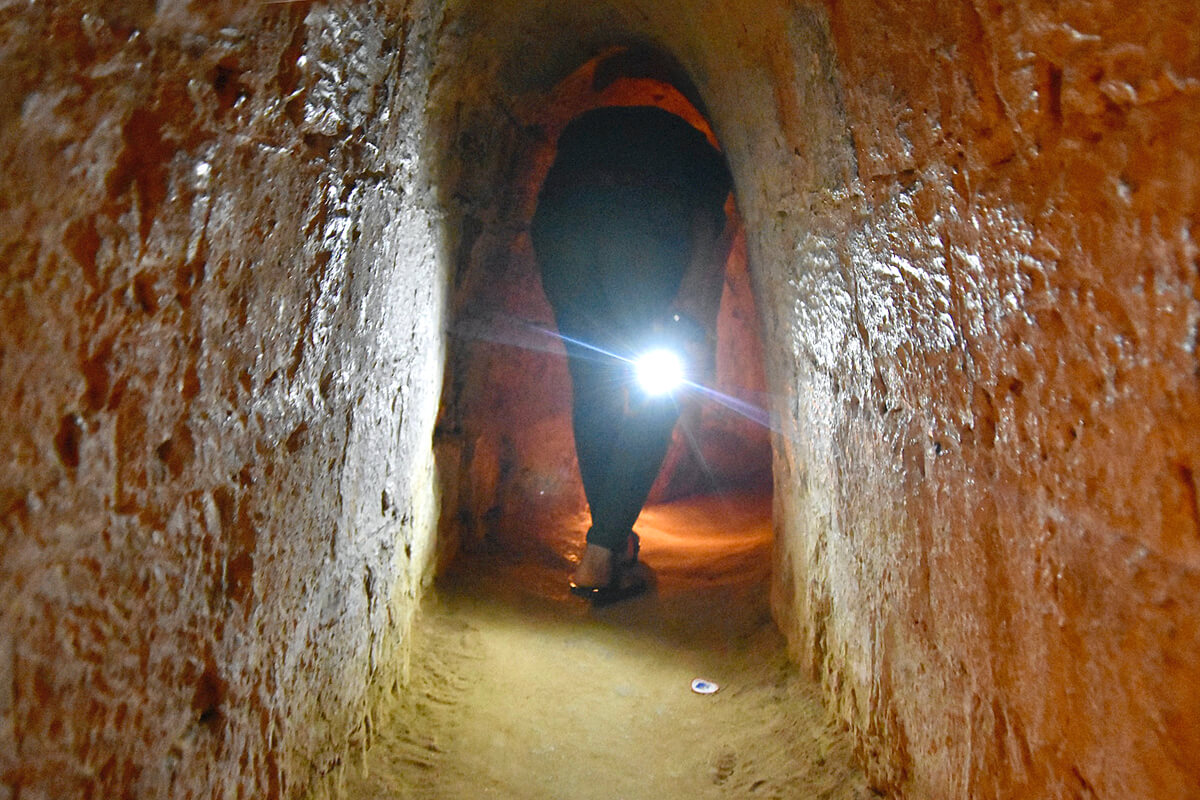 Inside a Cu Chin Tunnel