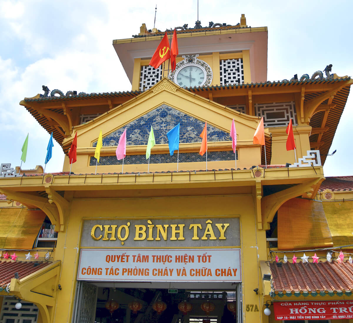 Binh Tay Market