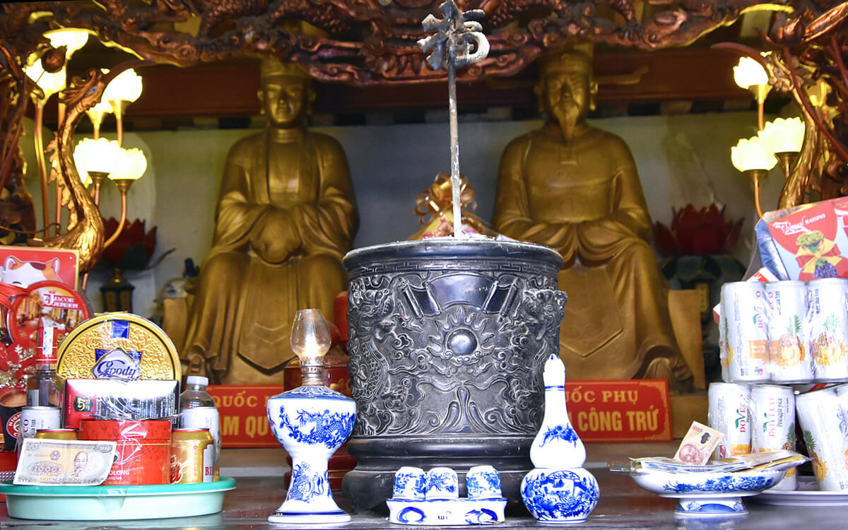 Buddha & Dinh Bo Linh