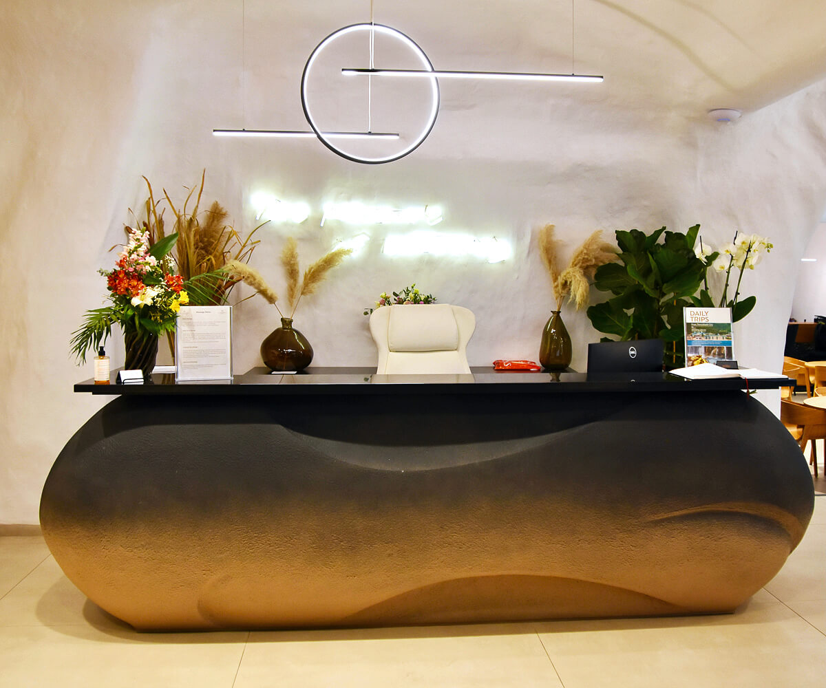 Front Desk, Elisabeth Hotel