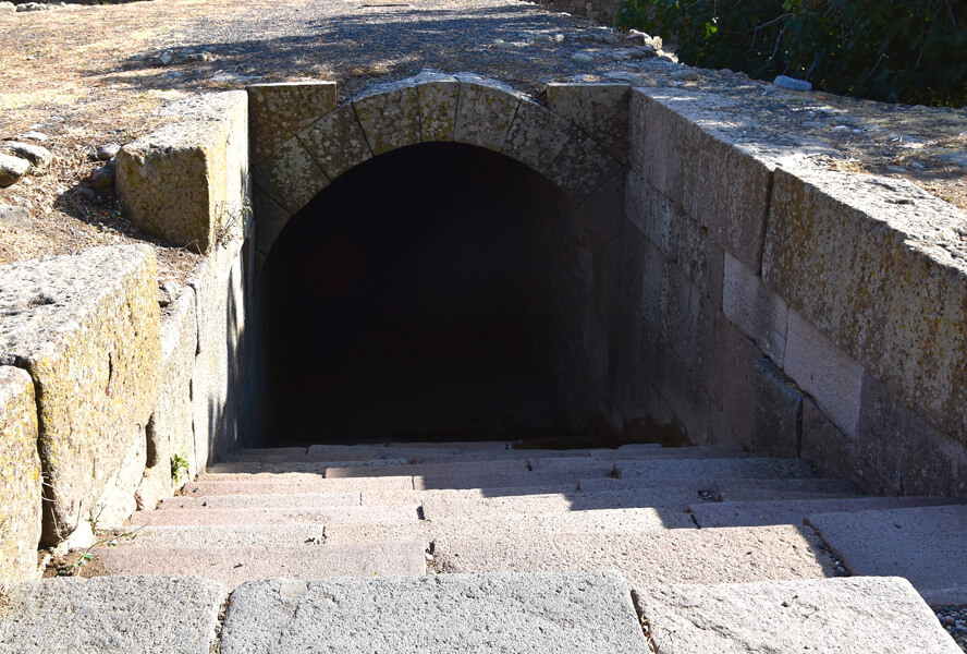 Tunnel to the Treatment Room. Galen and the Asclepeion of Pergamon.