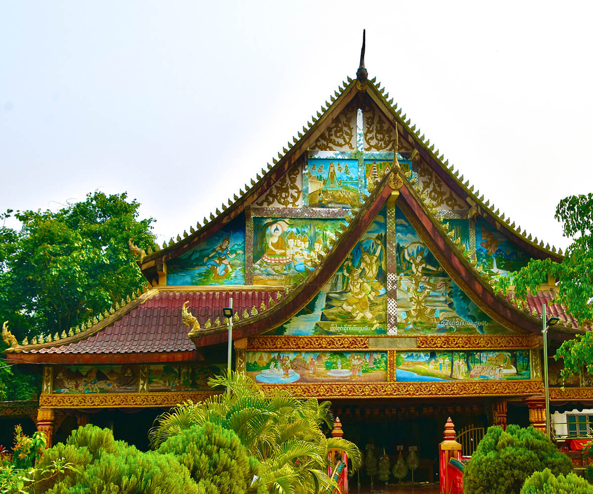 Wat Pho Karm Main Temple