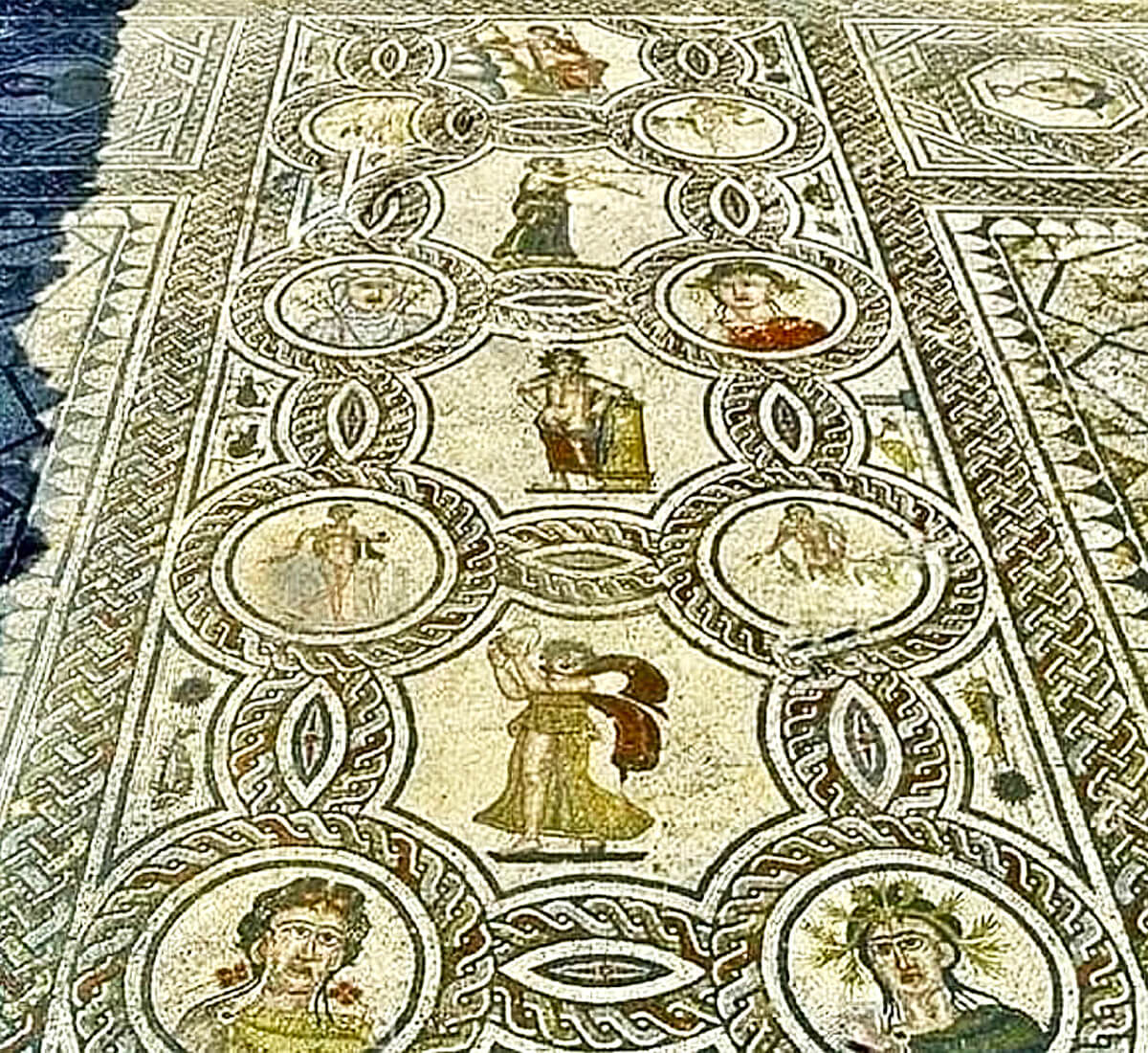 Moasaic of the Four Seasons, Volubilis