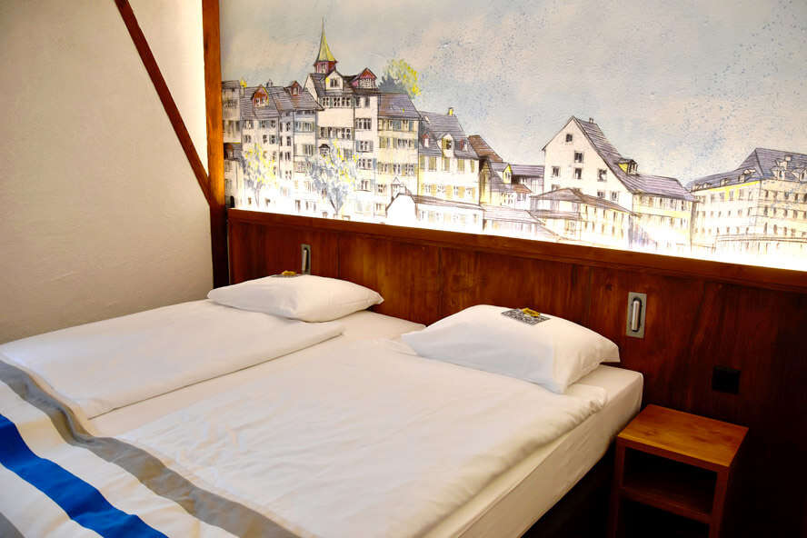 Room 109 with Schipfe painting