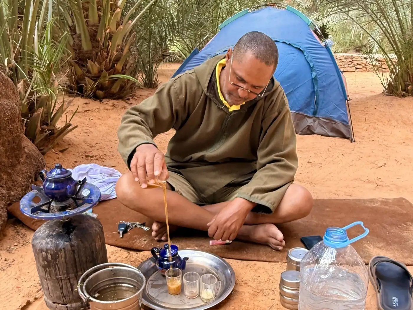Tea break in Mauritania | Location: Chinguetti, Mauritania