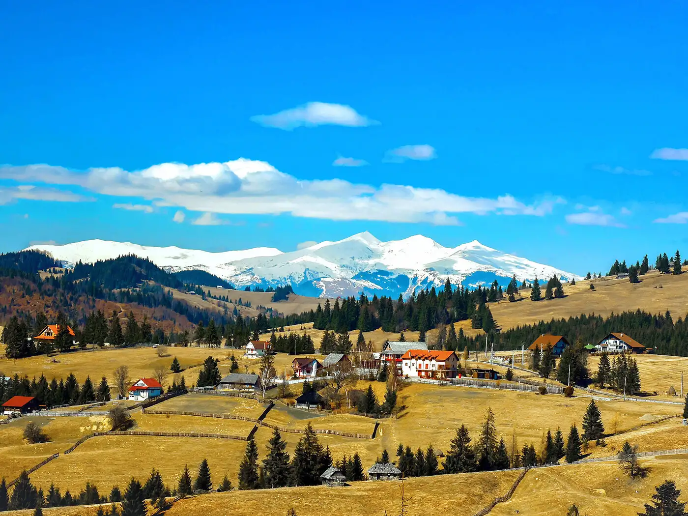 The spectacular Tihuta Pass over the Eastern Carpathians | Location: Romania