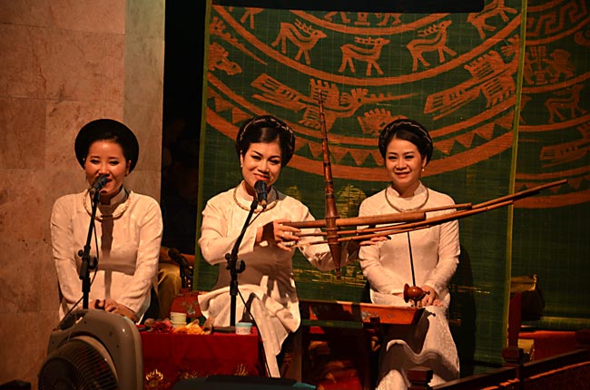 Artists with traditional instruments performing live | Location: Ha Noi,  Vietnam