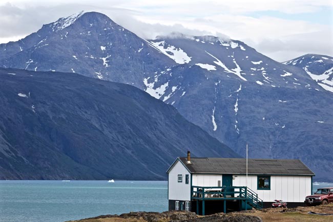 Traditiona house along  the waters edge | Location: Greenland