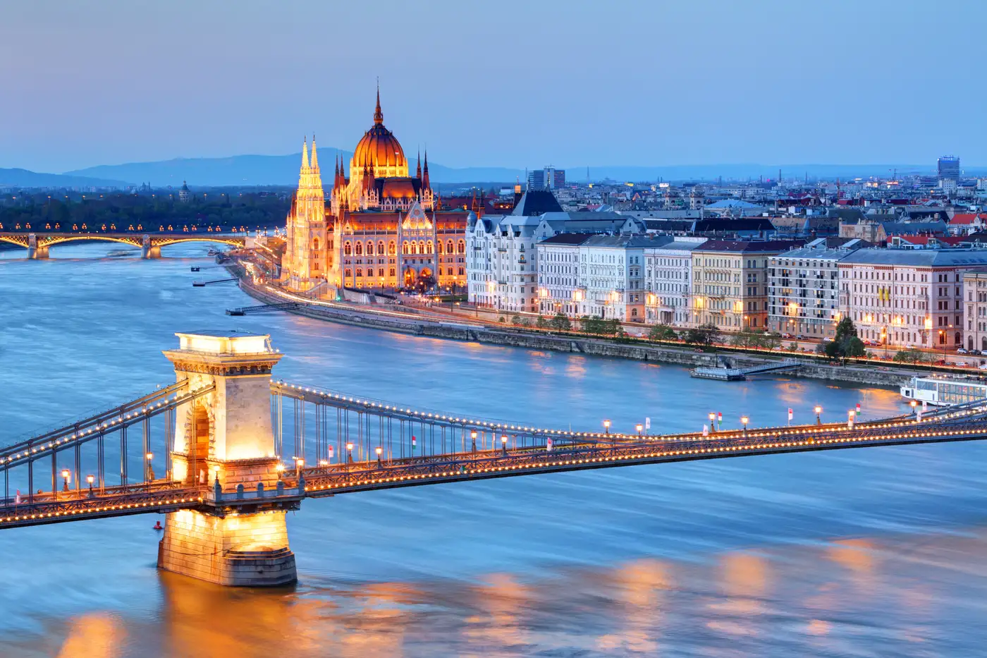 Széchenyi Chain Bridge | Location: Budapest, Hungary